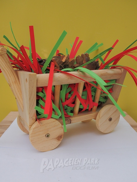 Hay cart with play contents 23cm