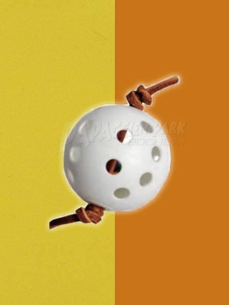Plastik Spielball mit Lederriemen 5cm